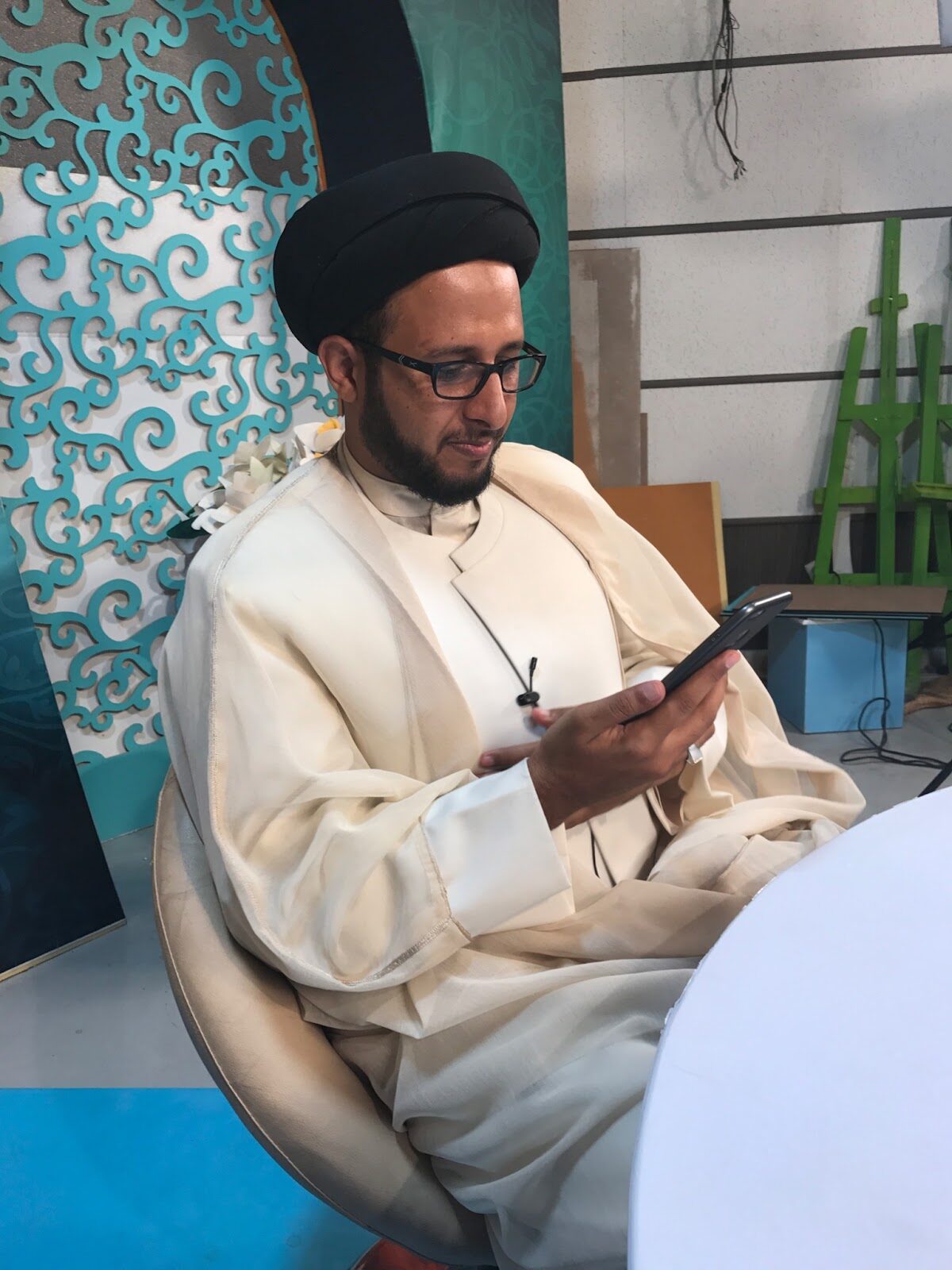 Hassan Al Emad, Qom 2017, Islamic Republic of Iran Hassan Al Emad is known by the Saudi Intelligence Services as the Khomeini of Yemen in reference to his ties with the Islamic Republic of Iran.